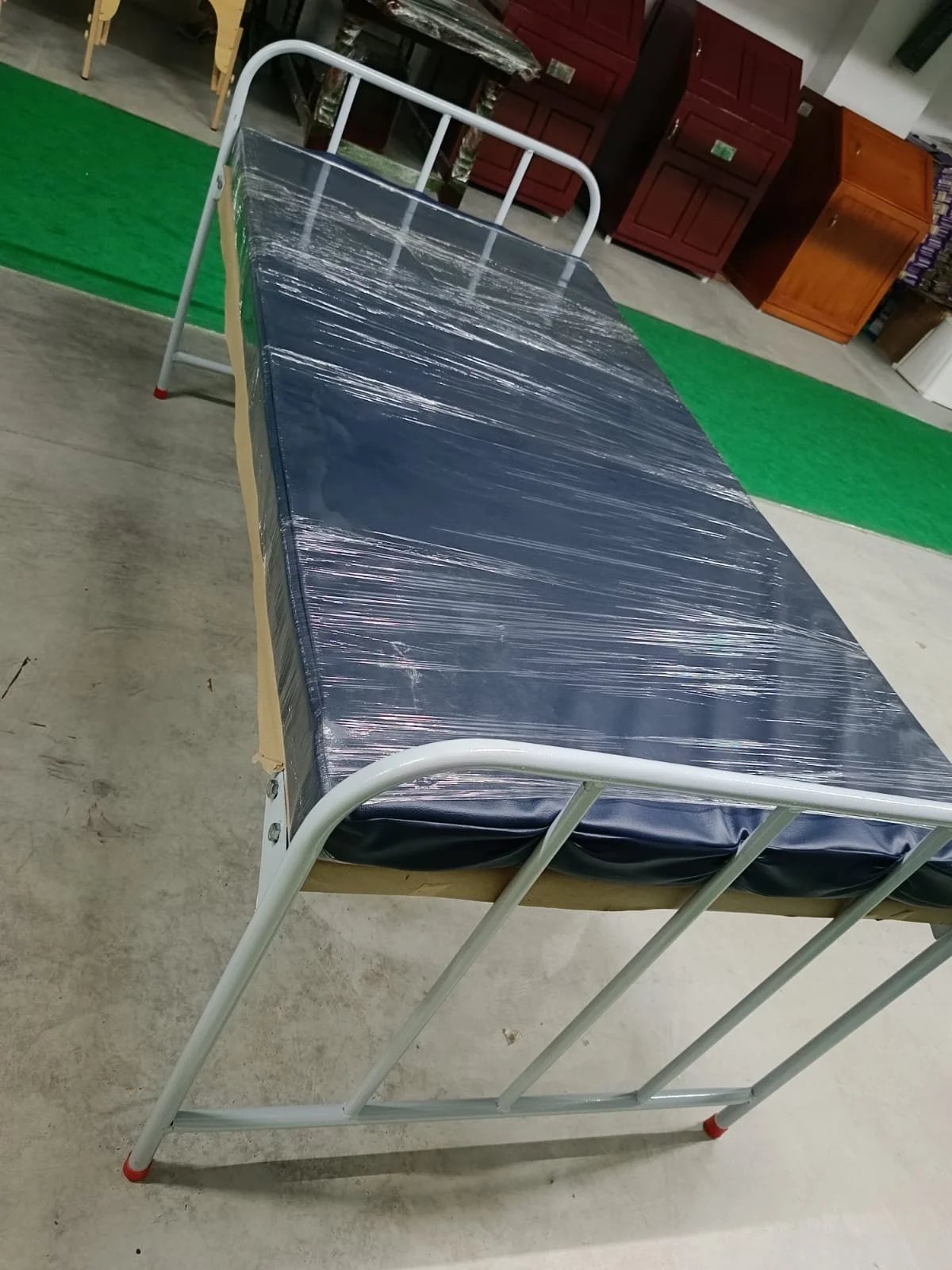 Hospital Bed non foldable cot & mattress